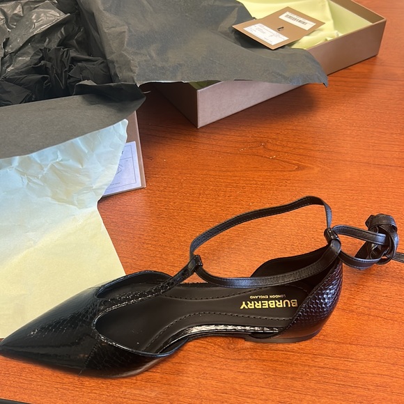 Never worn, brand new Burberry black size36. US size:5.5 still in box. - Picture 6 of 9